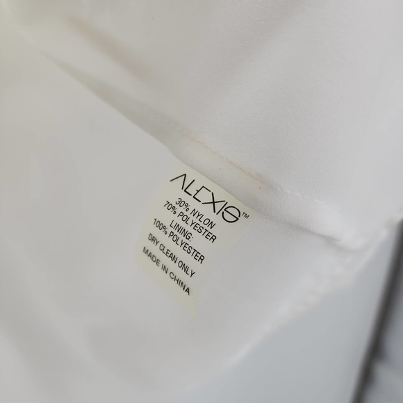 Alexis Ashton Top Sheer Ruffled Off Shoulder in White Size XS NWT - Picture 5 of 7